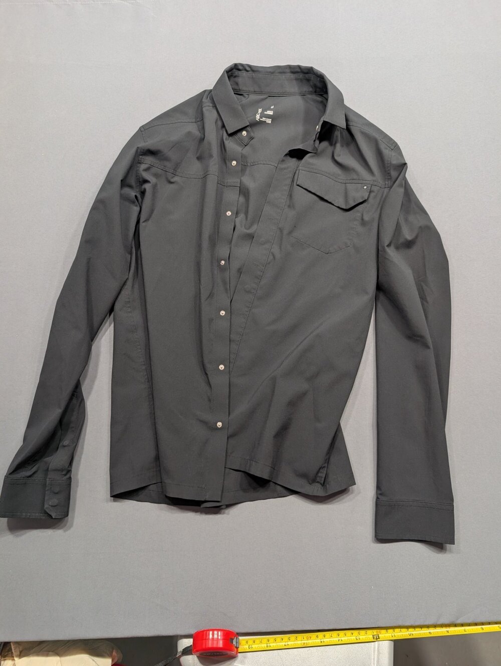 Arc'teryx Men's Button-Up Long Sleeve Shirt Medium Gray
